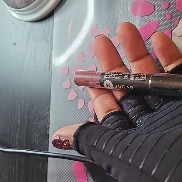 Sugar Matte as He'll Crayob Lippie - Picture 3 of 3